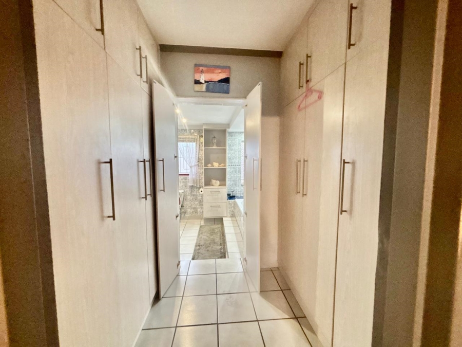 3 Bedroom Property for Sale in Mabille Park Western Cape